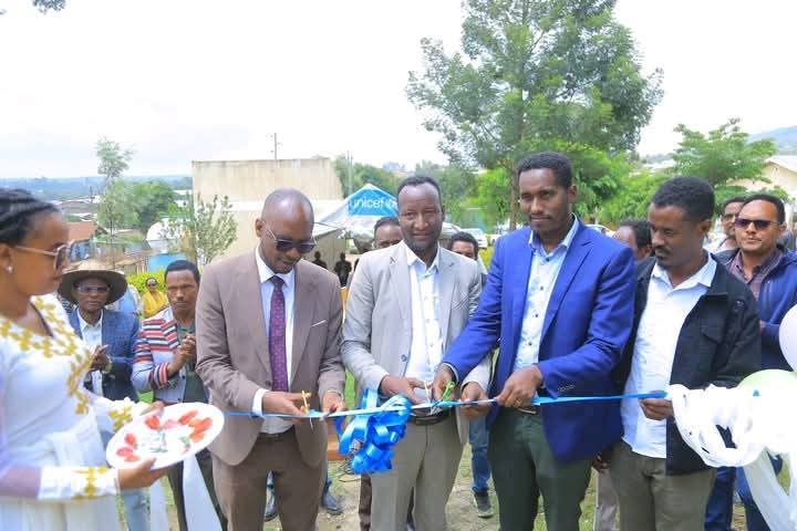 በሀዲያ ዞን በጊምቢቹ የመጀመሪያ ደረጃ ሆስፒታል የተገነባው ሞዴል የማህበረሰብ መድሀኒት ቤት ተመረቀ ፡፡ ሰኔ 17/2017 ዓ.ም 1