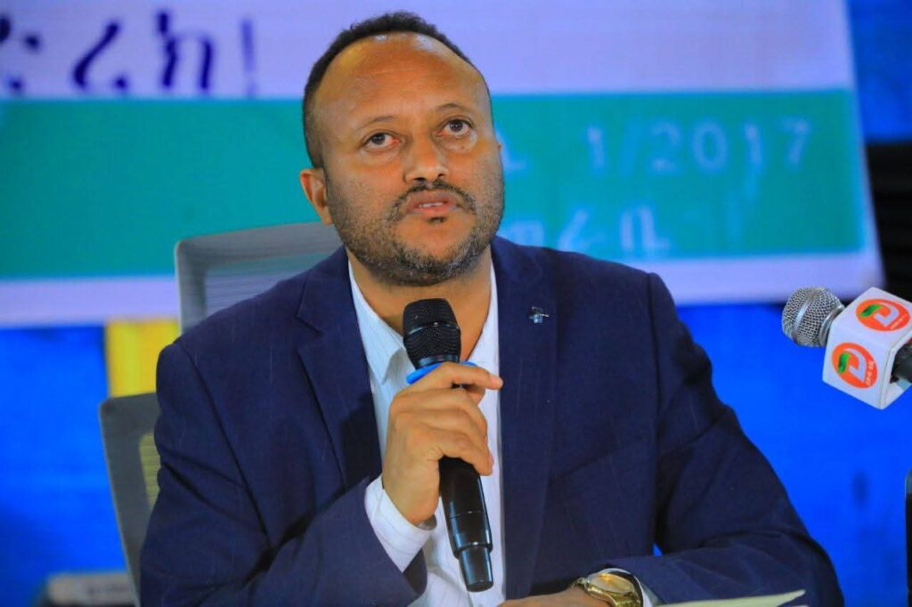 በመድሃኒት እና የህክምና መሳሪያ አቅርቦት ማሻሻል ላይ የተገኙ ውጤቶችን ለማስቀጠል በየደረጃው ያለ አመራር ቁርጠኝነት ወሳኝ መሆኑን የክልሉ ጤና ቢሮ ኃላፊ አቶ ሳሙኤል ዳርጌ ገለጹ ፡፡ 1