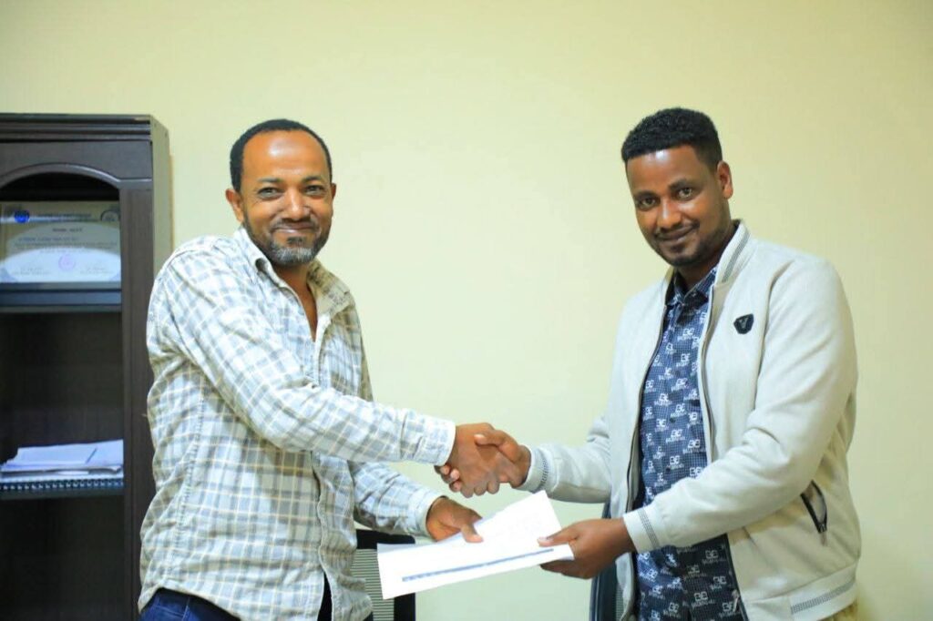 የጤና ቢሮ ምክትል ኃላፊ አቶ ሀብቴ ገብረሚካኤል በስሩ ካሉ ዳይሬክቶሬቶች ጋር የ2018 በጀት አመት ውጤት ተኮር እቅድ ላይ የግብ ስምምነት ተፈራረሙ ። 1